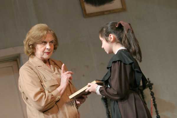 Билеты на Ее друзья в МХАТЕ Горького