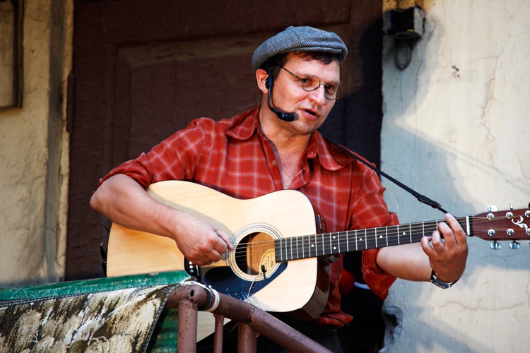 Билеты на Песни нашего двора в У Никитских ворот театр