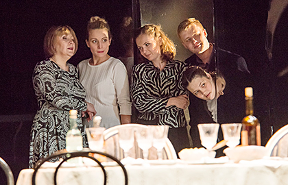 Билеты на Дочки-Матери в Новом драматическом театре