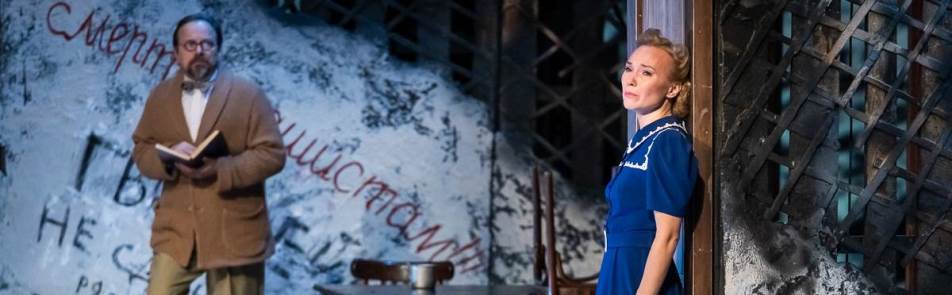 Билеты на Барабанщицу в Армиях театр