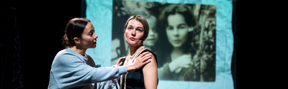 Билеты на МАМА, А КТО ЭТО НА ФОТО? в Современнике (другая сцена)