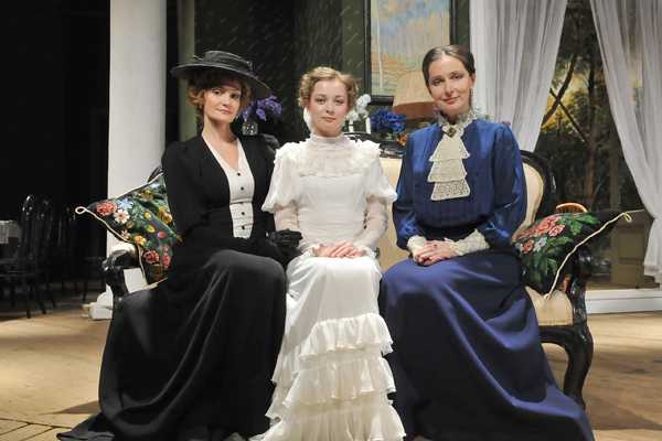 Билеты на Три Сестры в МХАТЕ Горького