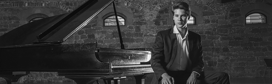 Билеты на Владимира Петрова в МЗК